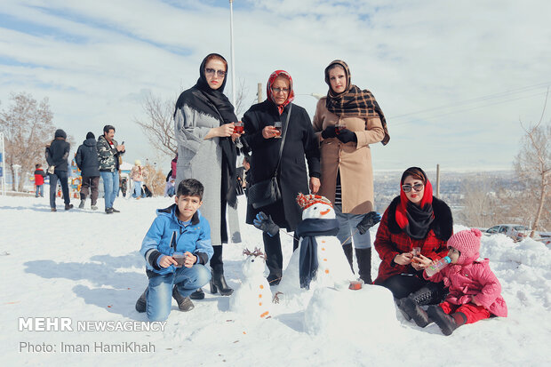 مسابقه ساخت آدم برفی در همدان