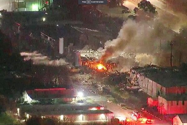 امریکی ریاست ٹیکساس میں زوردار دھماکہ/ پرخوفناک  آگ بھڑک اُٹھی