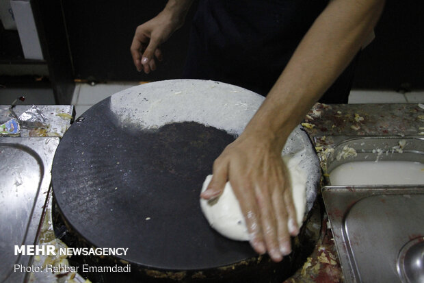 ‘Rehtah’ or ‘Rugag’ bread, a special dish in southern Iran
