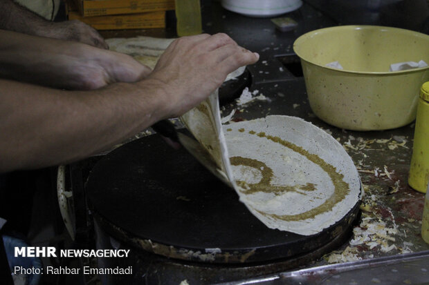 ‘Rehtah’ or ‘Rugag’ bread, a special dish in southern Iran
