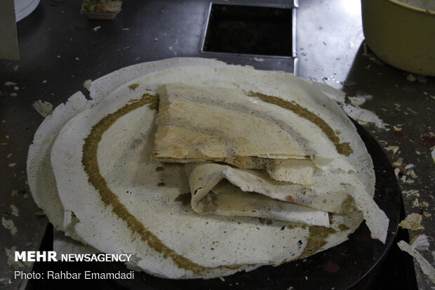 ‘Rehtah’ or ‘Rugag’ bread, a special dish in southern Iran
