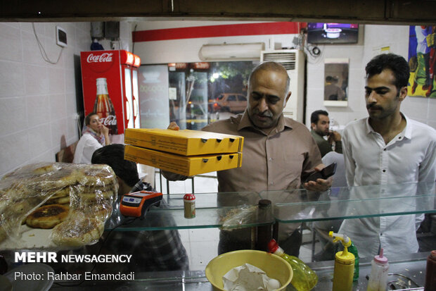 ‘Rehtah’ or ‘Rugag’ bread, a special dish in southern Iran
