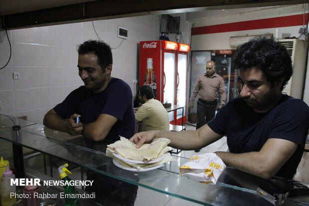 ‘Rehtah’ or ‘Rugag’ bread, a special dish in southern Iran
