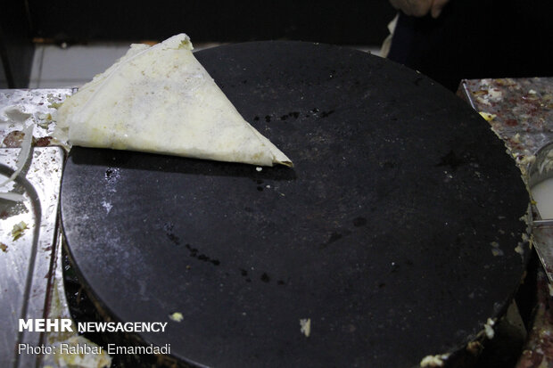 ‘Rehtah’ or ‘Rugag’ bread, a special dish in southern Iran
