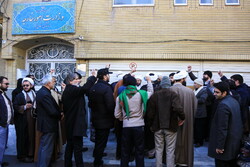 Seminary students gather in Qom due to UK envoy’s return to Iran