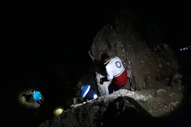 کوهنورد مفقود شده در کوهستان‌های شهرستان جم نجات یافت