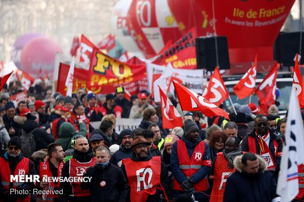 فرانس میں وکلا ء کا پنشن اصلاحات کے خلاف احتجاج