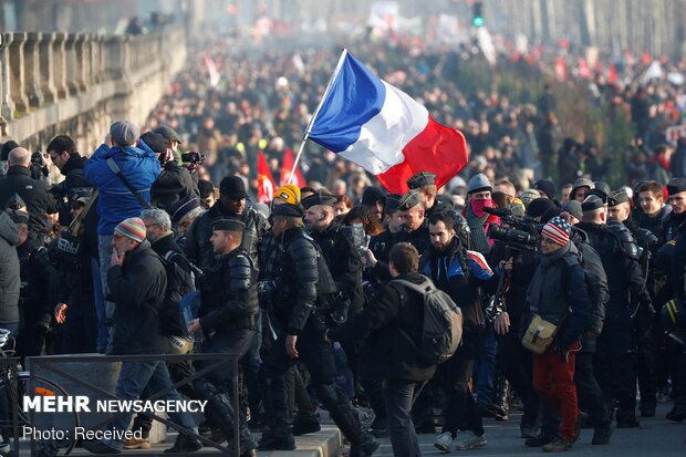 معترضان به قانون بازنشستگی در فرانسه تجمع اعتراضی برپا کردند