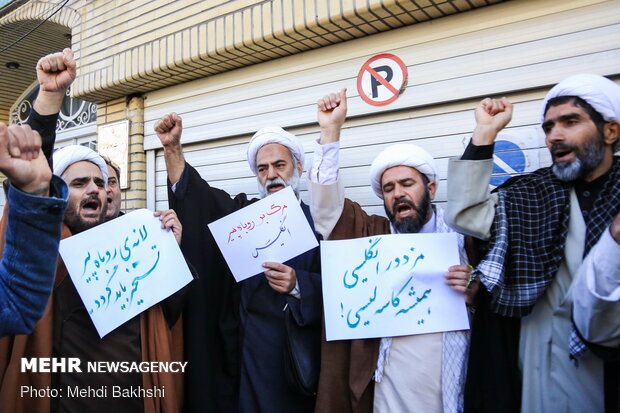 Seminary students gather in Qom due to UK envoy’s return to Iran