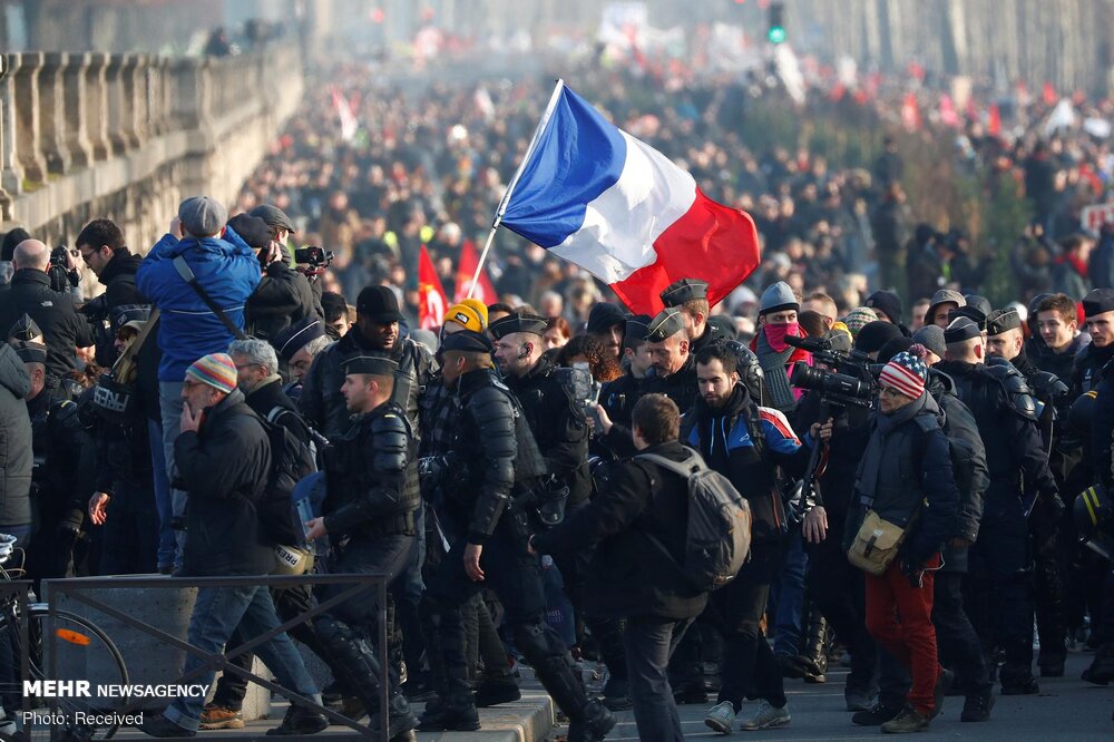 معترضان به قانون بازنشستگی در فرانسه تجمع اعتراضی برپا کردند