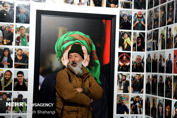 نمایشگاه عکس های پرتره از حاضران در راهپیمایی اربعین حسینی