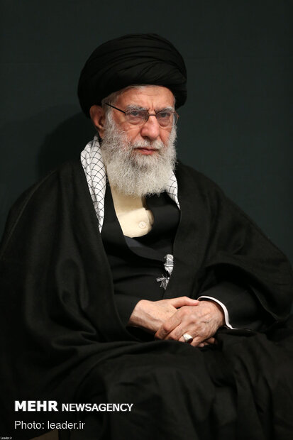 Leader hosts mourning ceremony for Hazrat Fatemeh 