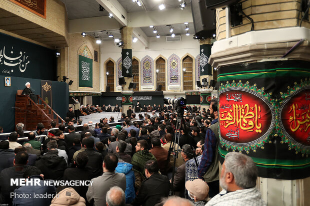 Leader hosts mourning ceremony for Hazrat Fatemeh 