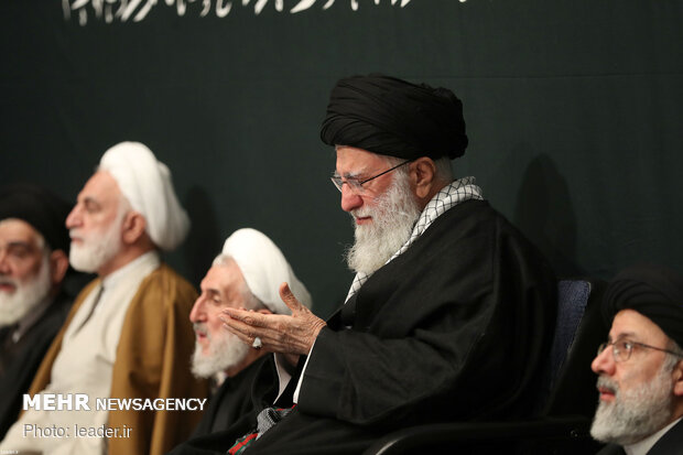 Leader hosts mourning ceremony for Hazrat Fatemeh 