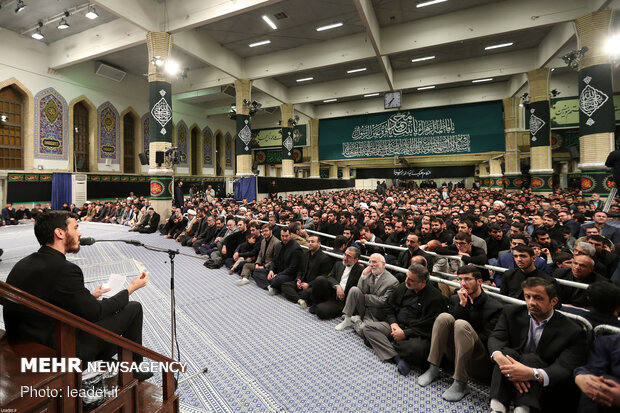 Leader hosts mourning ceremony for Hazrat Fatemeh 