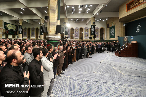 Leader hosts mourning ceremony for Hazrat Fatemeh 