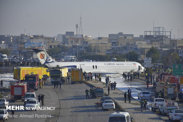 Boeing MD skidding off runway at Mahshahr, SW Iran