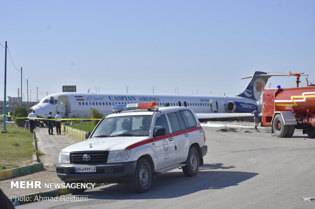 هواپیمای حادثه‌دیده کاسپین به فرودگاه ماهشهر منتقل شد/ بازگشایی محور ماهشهر - سربندر