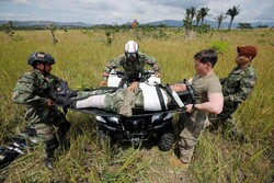 رزمایش نیروهای چترباز در کلمبیا