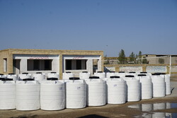 تامین آب سالم زوار اربعین و جلوگیری از انباشت زباله با نصب دستگاه‌های تصفیه آب گالنی