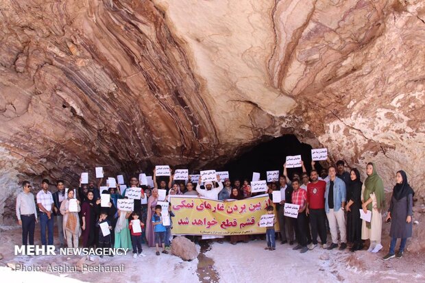 تجمع دوستداران محیط زیست نسبت به تخریب حریم غارنمکدان قشم