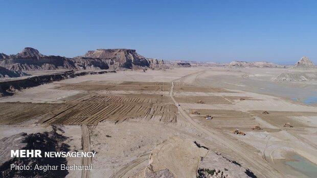 تجمع دوستداران محیط زیست نسبت به تخریب حریم غارنمکدان قشم