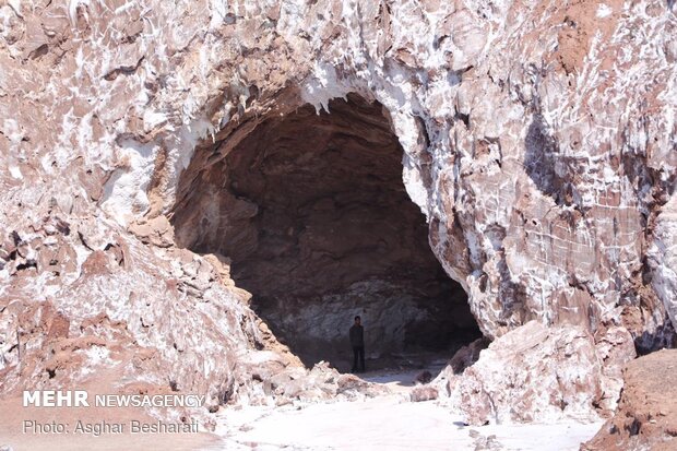 تجمع دوستداران محیط زیست نسبت به تخریب حریم غارنمکدان قشم