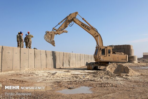 بازسازی ویرانی های پایگاه عین الاسد