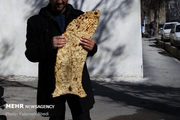 تعرفوا على خبز "السنكك" الإيراني