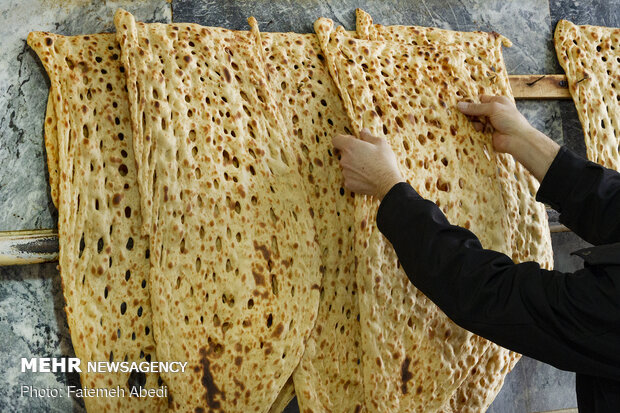 تعرفوا على خبز "السنكك" الإيراني
