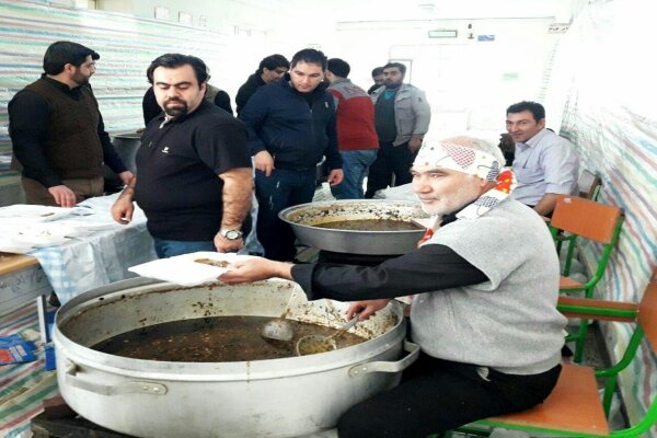 ۵ هزار غذای نذری در  پارس آباد توزیع شد