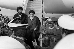 1 Şubat 1979; İmam Humeyni İran'a geri döndü