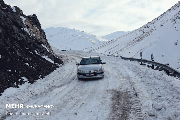  جاده های زنجان لغزنده است/تردددر گردنه های کوهستانی با زنجیرچرخ 