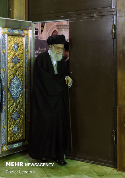 Ayatollah Khamenei paying tribute to founder of Islamic Revolution 