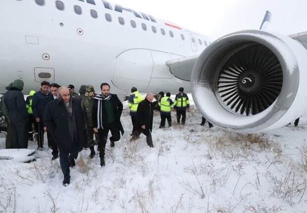 Plane skids off taxiway in western Iran