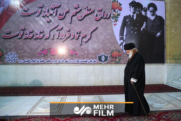 VDIEO: Leader's visit to Imam Khomeini mausoleum