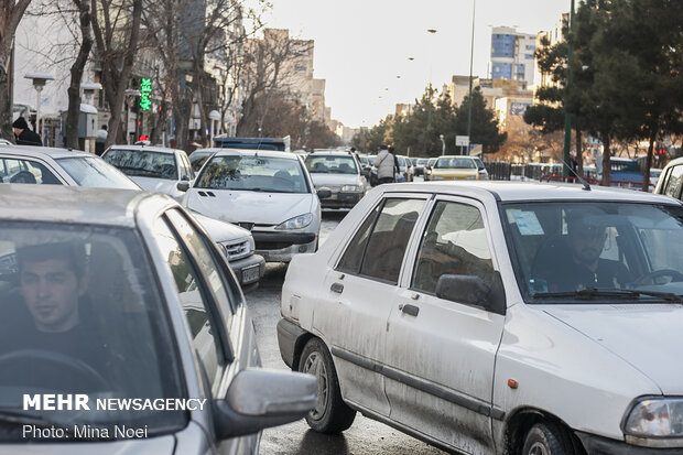 افزایش حجم ترافیک در جاده های استان اصفهان نگران کننده است 