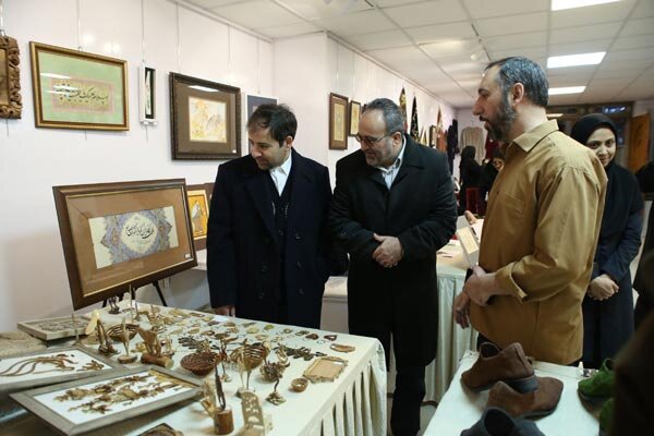 نمایشگاه صنایع دستی در قزوین افتتاح شد