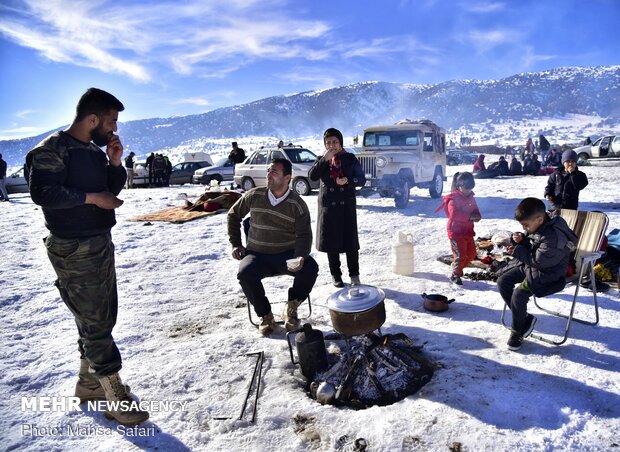 Snow brings joy, happiness to people in NE Iran 