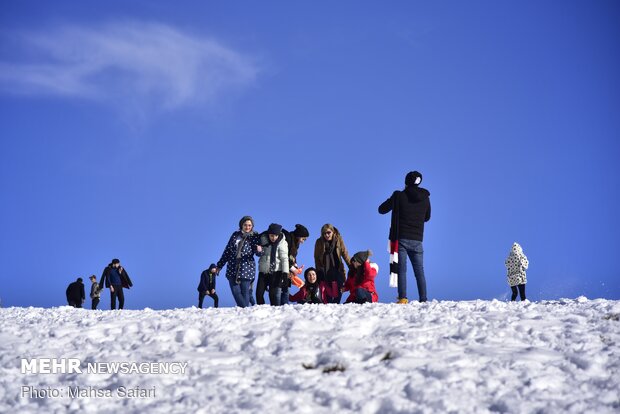 Snow brings joy, happiness to people in NE Iran 