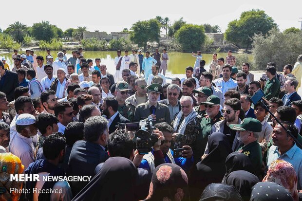 Defense min, visits flood-hit regions in Chabahar