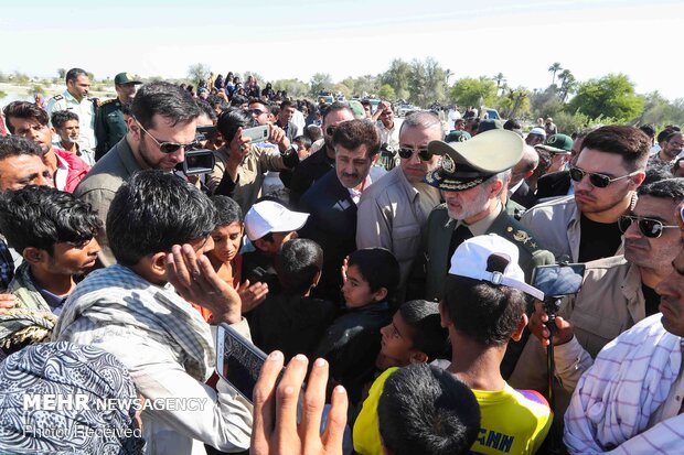 Defense min, visits flood-hit regions in Chabahar