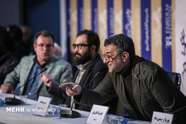 نشست خبری قصیده گاو سفید