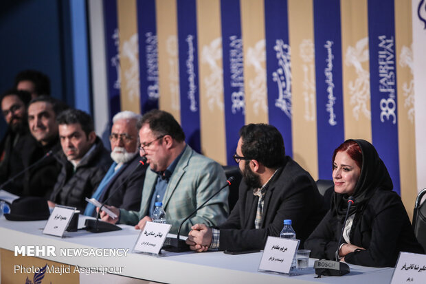 نشست خبری قصیده گاو سفید