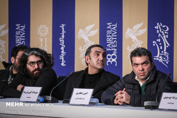 نشست خبری قصیده گاو سفید