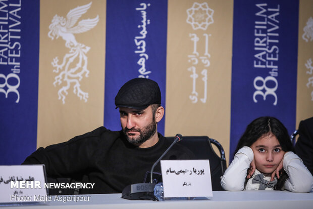 نشست خبری قصیده گاو سفید