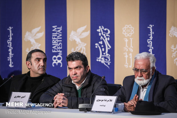 نشست خبری قصیده گاو سفید