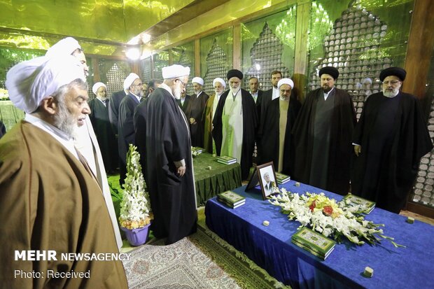 Judiciary chief pays tribute to Imam Khomeini
