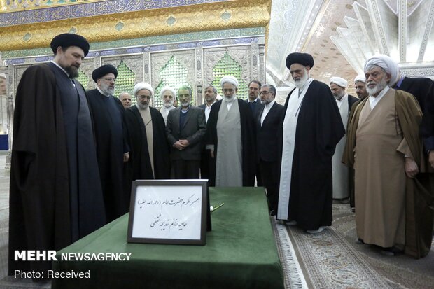 Judiciary chief pays tribute to Imam Khomeini