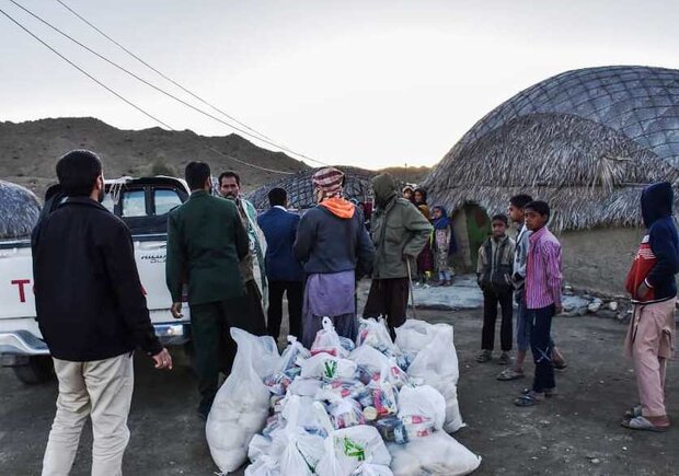 امدادرسانی گروه جهادی شهید انصاری لامرد به سیل زدگان هرمزگان